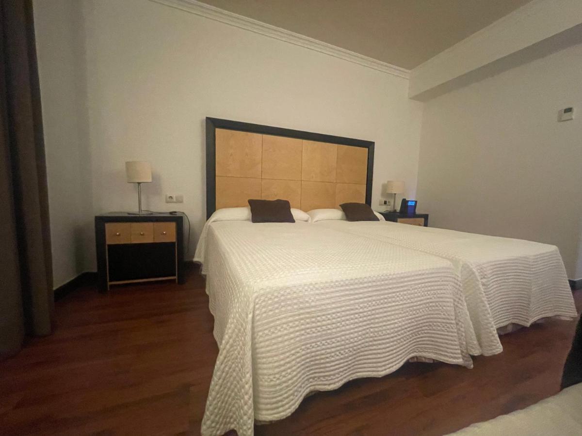 Hotel Las Cabanas Peñaranda de Bracamonte Esterno foto