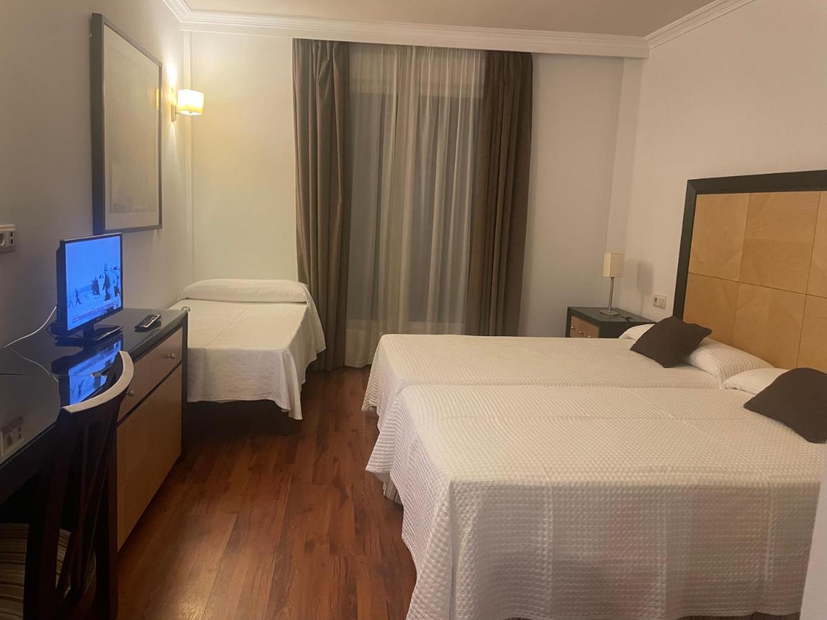 Hotel Las Cabanas Peñaranda de Bracamonte Esterno foto