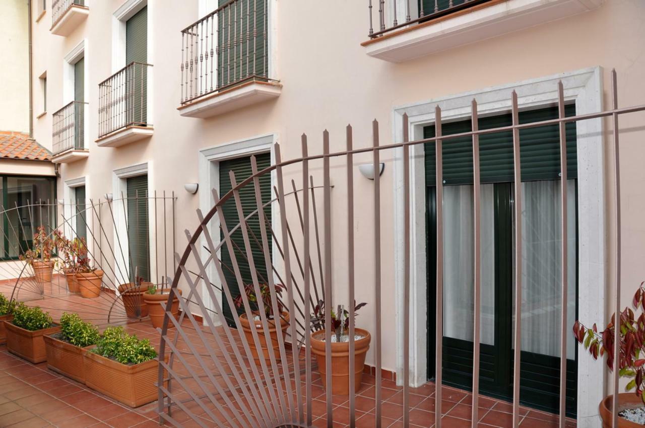 Hotel Las Cabanas Peñaranda de Bracamonte Esterno foto